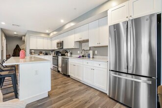 247 Bussey St, Unit 205 in Dedham, MA - Building Photo - Building Photo