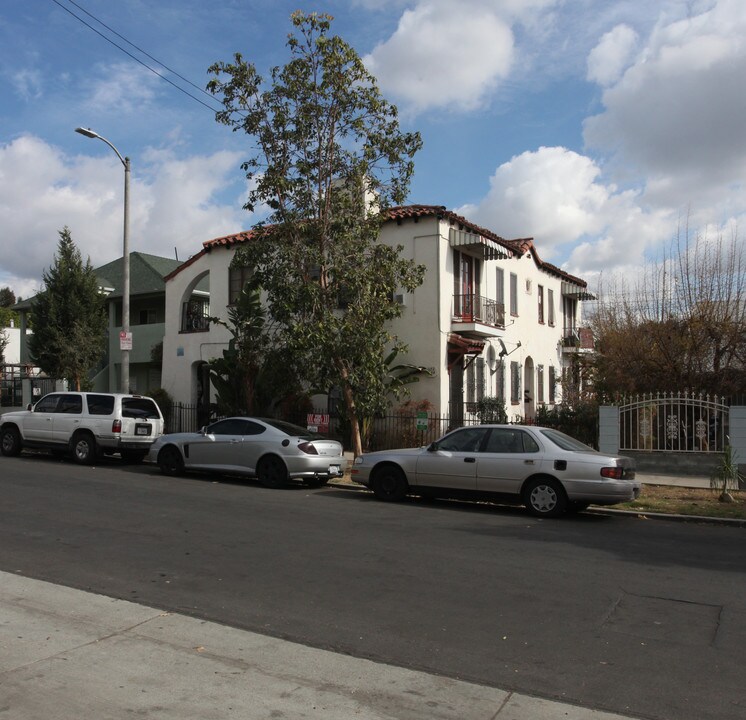 1172 N Westmoreland Ave in Los Angeles, CA - Building Photo