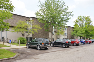 Fox and Hounds Apartments in Oxford, OH - Building Photo - Building Photo