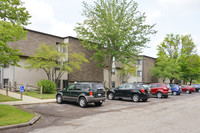 Fox and Hounds Apartments in Oxford, OH - Foto de edificio - Building Photo