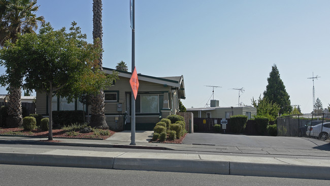 Chetwood Mobile Home Park in Castro Valley, CA - Building Photo - Building Photo