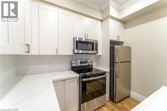 100 Charlton Ave W in Hamilton, ON - Building Photo - Building Photo