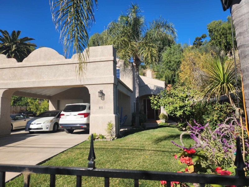 811 N Main St in Piru, CA - Building Photo