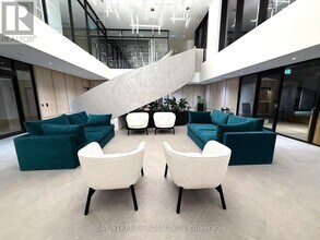 3071 Trafalgar Rd in Oakville, ON - Building Photo - Building Photo