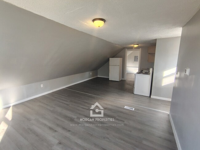 2208 Hendricks St, Unit 3 in Anderson, IN - Building Photo - Building Photo