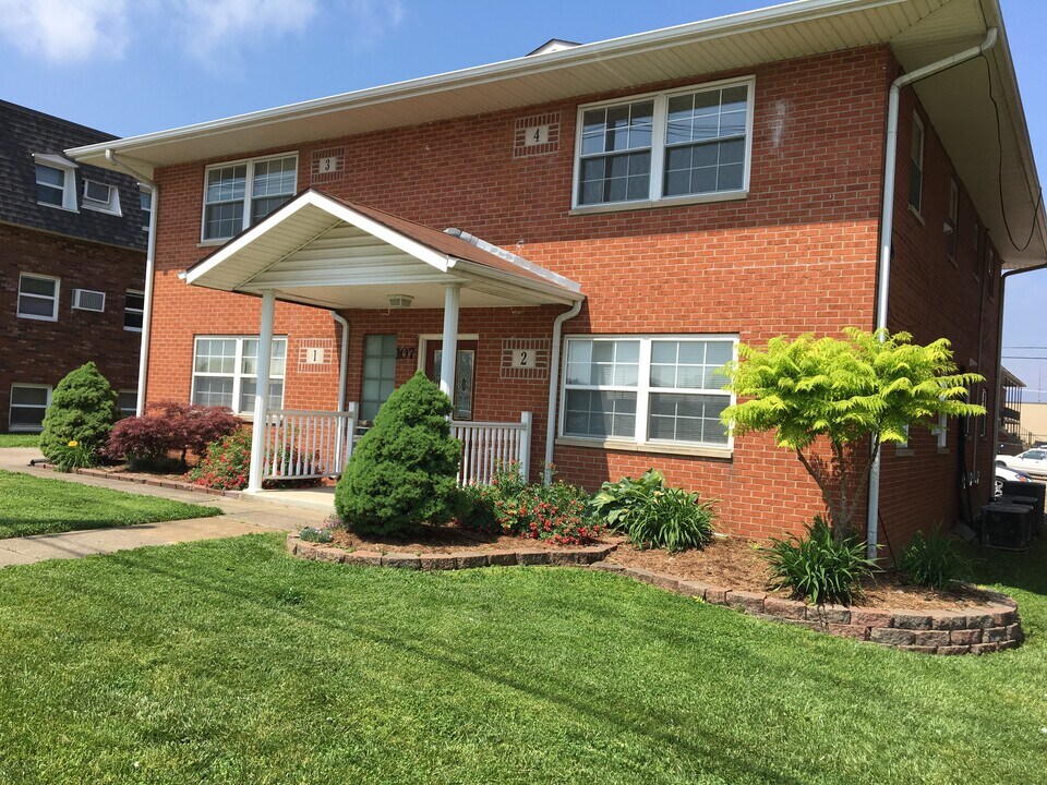 107 Clark Ave, Unit 1 Photo