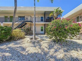 614 Guild Dr, Unit 12 in Venice, FL - Building Photo