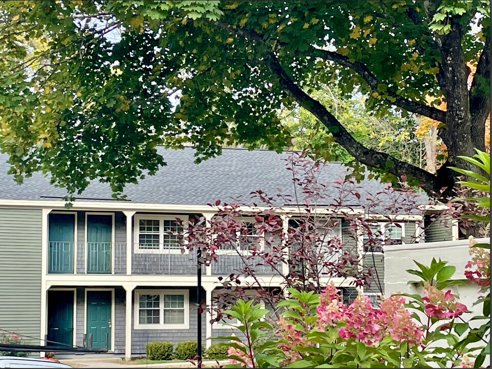 93 Henry Law Ave, Unit Cricket Brook in Dover, NH - Building Photo