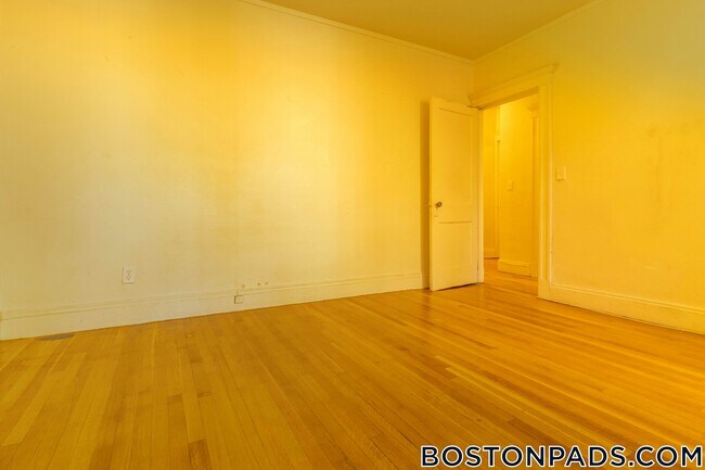 1634 Commonwealth Ave in Boston, MA - Building Photo - Building Photo