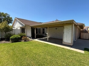 19 Abrazo Dr in Camarillo, CA - Building Photo - Building Photo