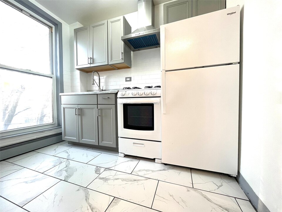 35 Buffalo Ave in Brooklyn, NY - Building Photo