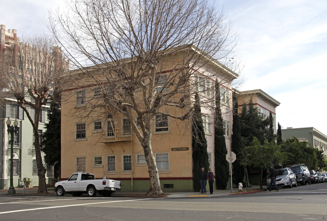 375 Grand Ave in Oakland, CA - Building Photo