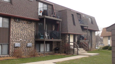 Pioneer Road Apartments in Crest Hill, IL - Building Photo - Building Photo