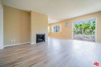 11871 Idaho Ave, Unit 8 in Los Angeles, CA - Foto de edificio - Building Photo