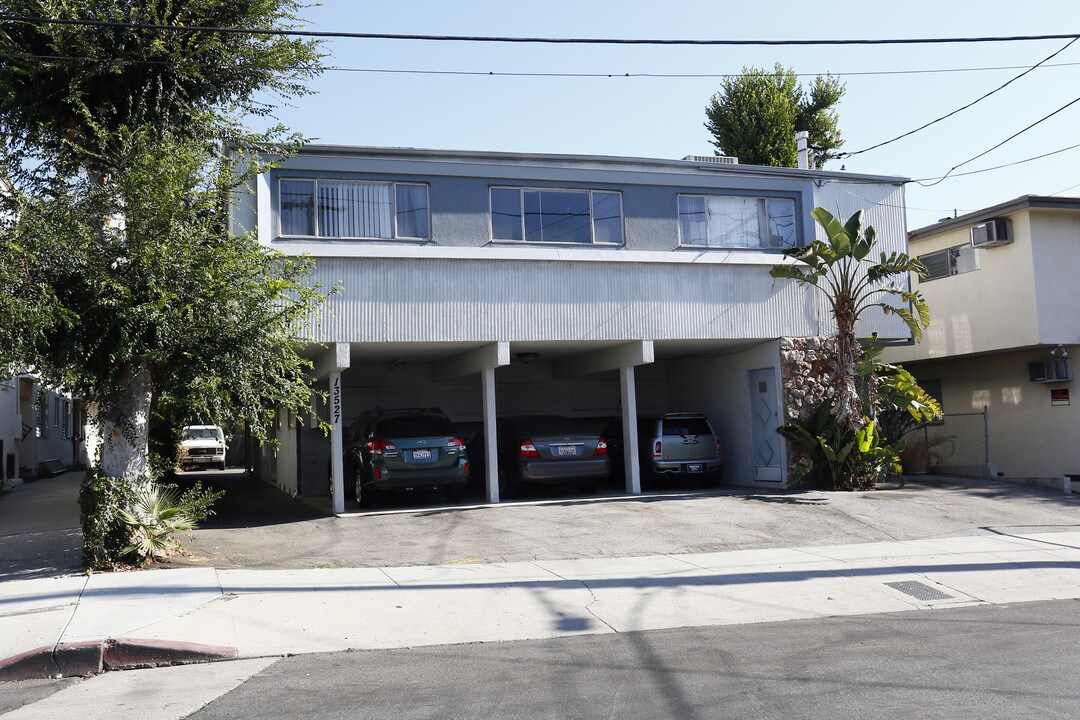 13527 Rye St in Sherman Oaks, CA - Building Photo