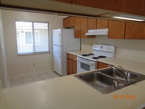 Saliman Manor Apartments in Carson City, NV - Foto de edificio - Building Photo