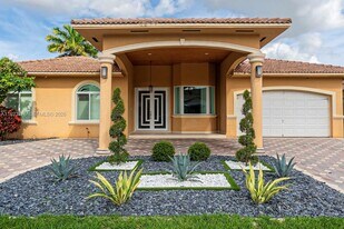 9895 NW 28th Terrace in Doral, FL - Building Photo