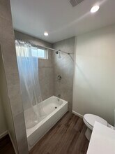 3623 W 105th St, Unit #B in Inglewood, CA - Foto de edificio - Building Photo