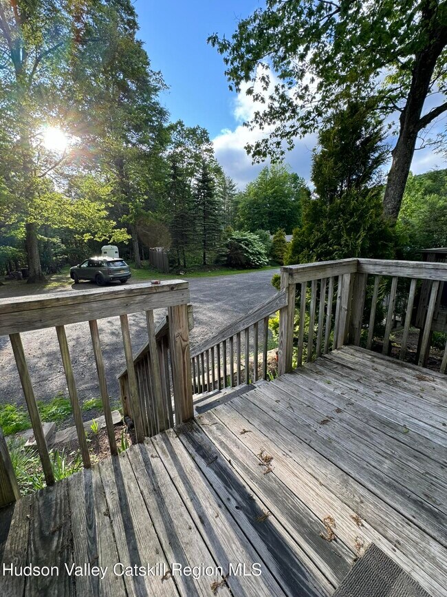 13 Private Dr in Chichester, NY - Building Photo - Building Photo