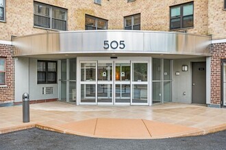 505 Central Ave in White Plains, NY - Building Photo - Building Photo