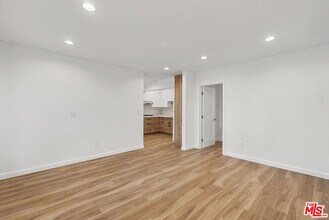 11945 Sonoma Way in Los Angeles, CA - Building Photo - Building Photo