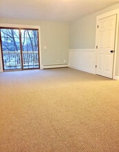 32 Pilgrim Ave in Coventry, RI - Foto de edificio - Building Photo