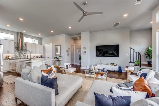 property at 4222 Roseland Ave