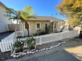 1232 Hemlock Ln in Ventura, CA - Building Photo
