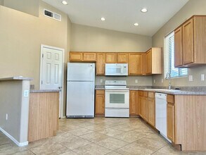 6660 E Roland St in Mesa, AZ - Building Photo - Building Photo