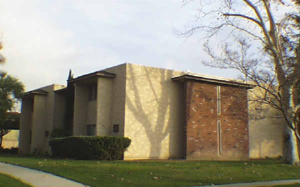 11139 Poplar St in Loma Linda, CA - Foto de edificio