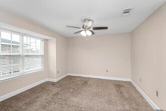 1066 Manson Dr, Unit Apt D in Baton Rouge, LA - Foto de edificio - Building Photo