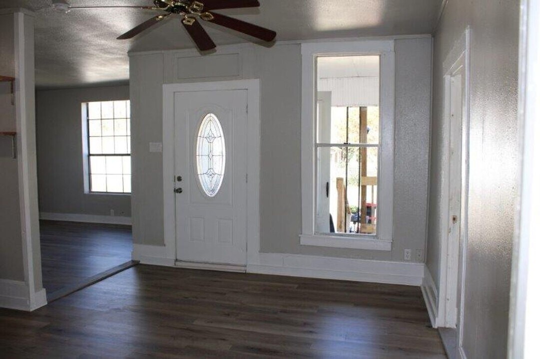 1103 W Avenue K in Temple, TX - Building Photo