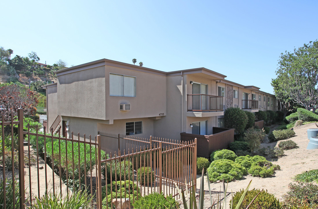 Regency Centre Apartments in San Diego, CA - Foto de edificio