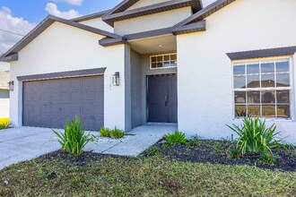 3300 NW 15th Ln in Cape Coral, FL - Building Photo - Building Photo