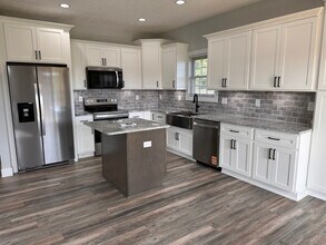 824 Otter Creek Rd in Vine Grove, KY - Building Photo - Building Photo