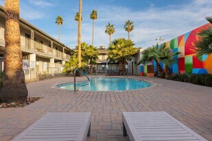 1333 E Thomas Rd in Phoenix, AZ - Building Photo