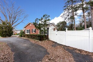 2401 Westerly Hills Dr in Charlotte, NC - Building Photo