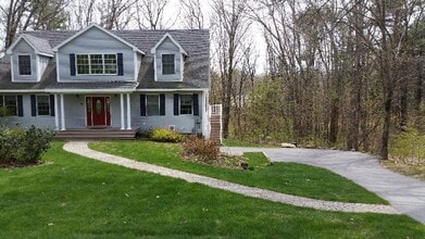 14 Garrison Ln in Madbury, NH - Building Photo - Building Photo