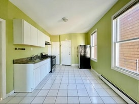 166 Lexington Ave, Unit Unit 2R in Jersey City, NJ - Building Photo
