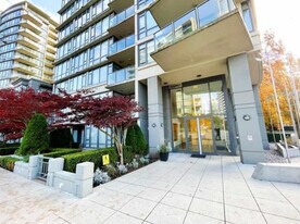 7362 Elmbridge Way in Richmond, BC - Building Photo