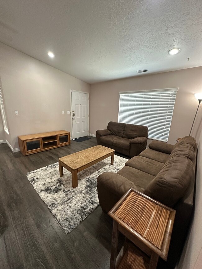 1559 N Riverside Ave #10, Unit Riverside #10/private room #1 contract in Provo, UT - Building Photo - Building Photo