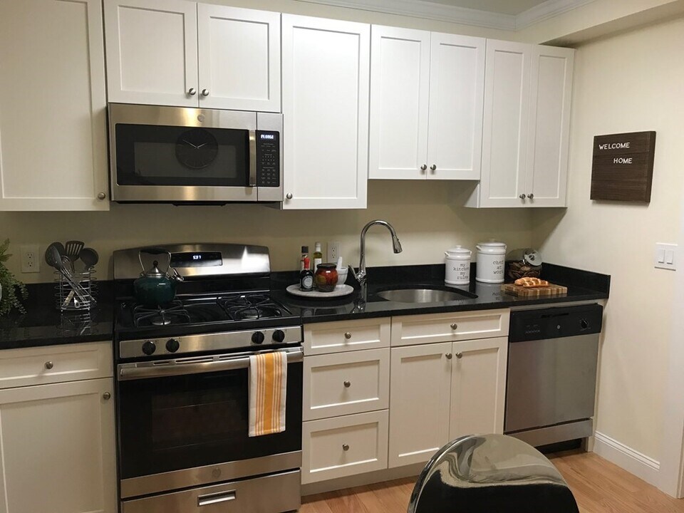 214 Commonwealth Ave in Boston, MA - Building Photo