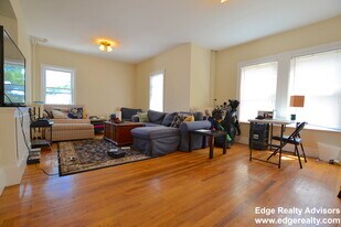 40 Falkland St in Boston, MA - Building Photo