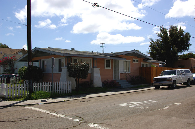 4096 44th St in San Diego, CA - Foto de edificio - Building Photo