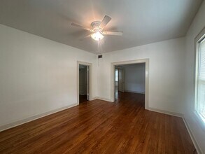 705 Graham Pl in Austin, TX - Foto de edificio - Building Photo