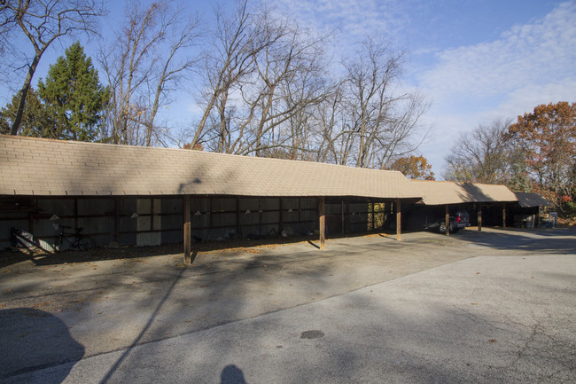 Foxwood Apartments in Coraopolis, PA - Building Photo - Building Photo