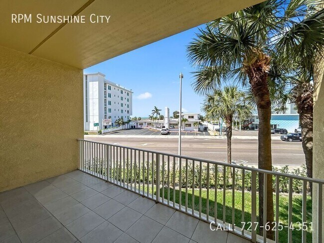 11555 Gulf Blvd in Treasure Island, FL - Building Photo - Building Photo