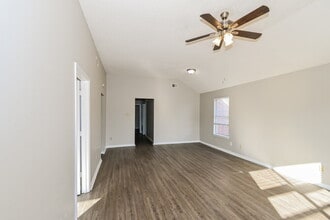 5979 Prairie Cove in Millington, TN - Foto de edificio - Building Photo