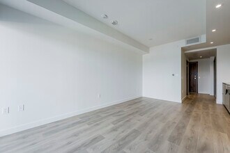 95-995 McMahon Dr in Toronto, ON - Building Photo - Building Photo