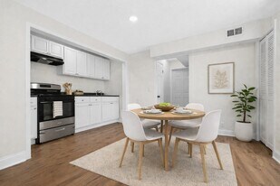 21-25-25 Willoughby St in Newark, NJ - Building Photo
